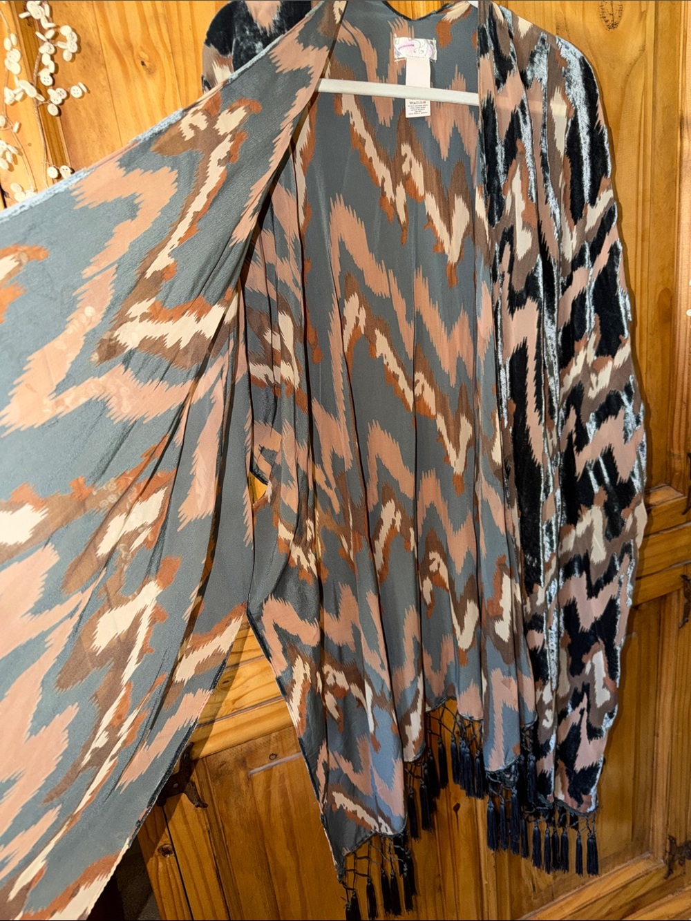 Free People Dripping Velvet Burnout Kimono. One size. Beautiful! - Picture 5 of 7